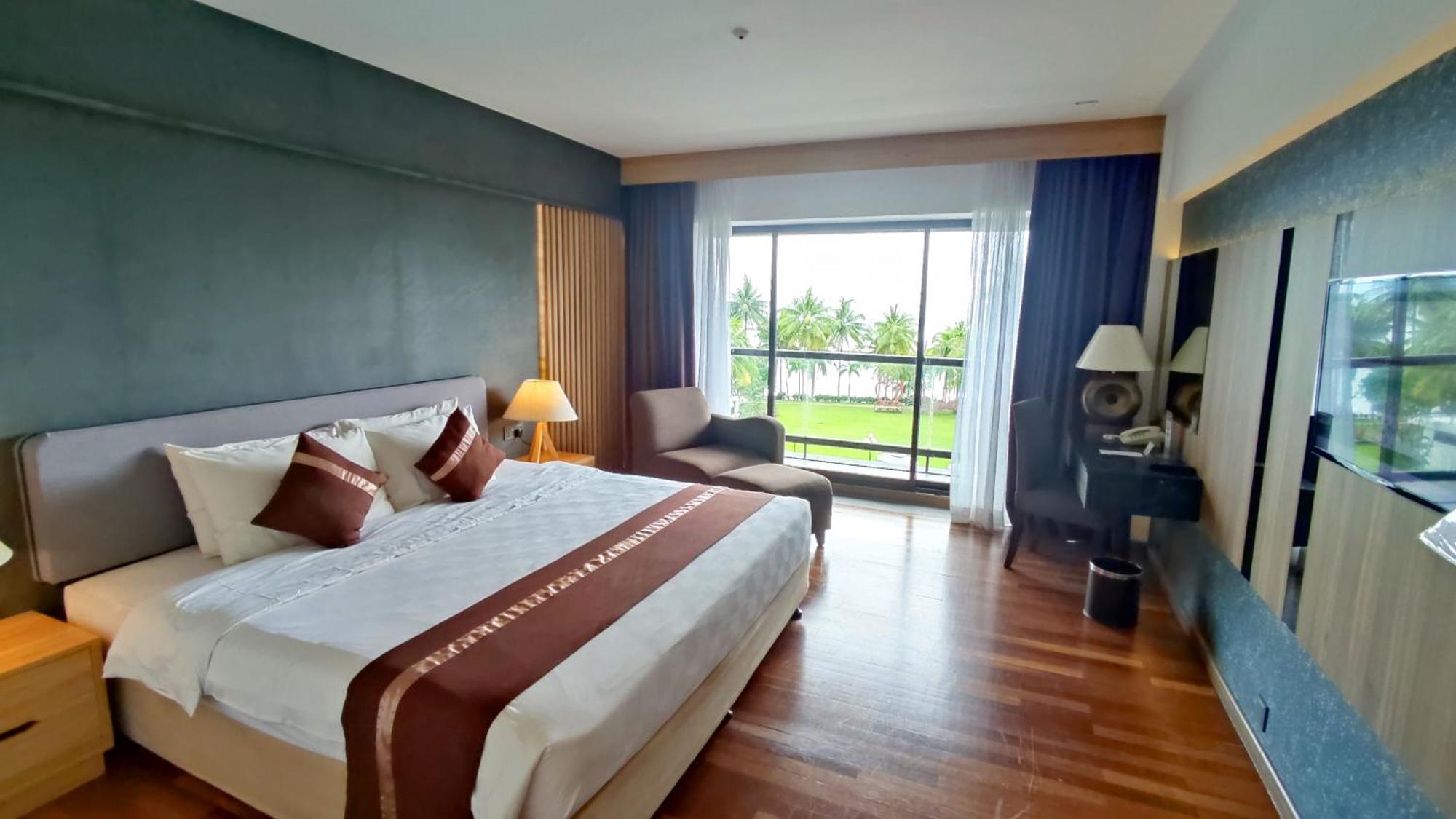 Batam View Beach Resort Nongsa Bagian luar foto