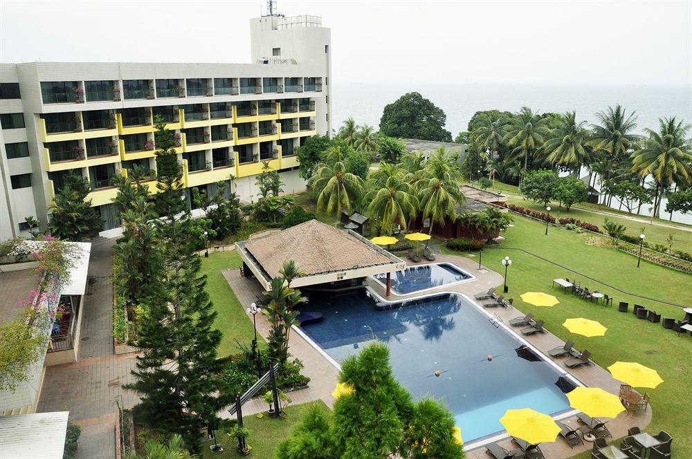 Batam View Beach Resort Nongsa Bagian luar foto